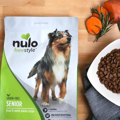 Nulo, FreeStyle Senior Trout & Sweet Potato, Trucha + Camote sin Granos con Glucosamina + Condroitina + L-Carnitina, Perros Senior, 2.72 / 4.99 / 11.79 kg