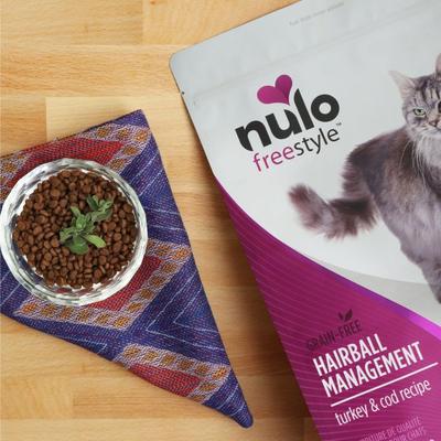 Nulo, FreeStyle Hairball Management Turkey & Cod, Pavo + Bacalao para Control de Bolas de Pelo, Gatos Adultos, 1.81 / 6.35 kg