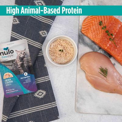 Nulo, FreeStyle Meaty Pouches Chicken & Salmon, Pollo + Salmón en Caldo para Hidratación, Gatos, 80 g × 24 bolsas