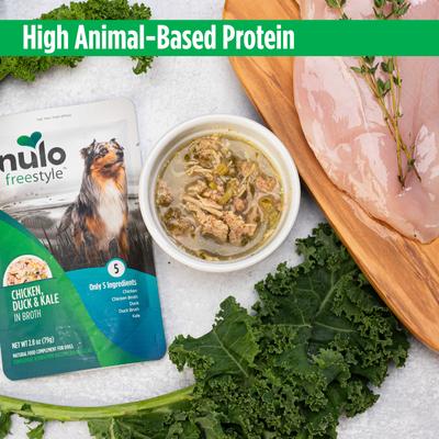 Nulo, FreeStyle Meaty Pouches Chicken, Duck & Kale, Pollo + Pato + Col Rizada en Caldo, Perros, 80 g × 24 bolsas