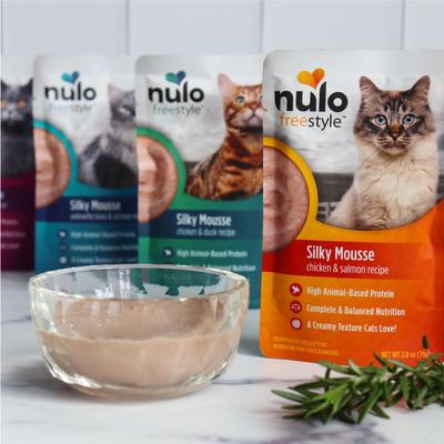 Nulo, FreeStyle Silky Mousse Tuna & Shrimp, mousse húmedo sin granos para gatos, Atún + Camarón, 79 g × 24 bolsas