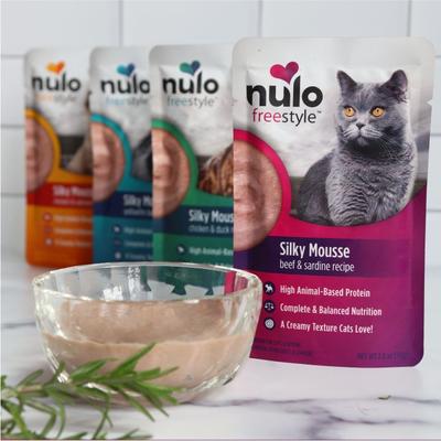 Nulo, FreeStyle Silky Mousse Beef & Sardine, mousse húmedo sin granos para gatos, Res + Sardina, 79 g × 24 bolsas