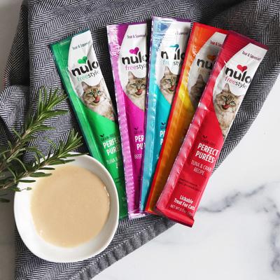 Nulo, FreeStyle Perfect Purées Chicken & Salmon, premio cremoso con prebióticos para gatos, Pollo + Salmón, 14 g × 48 tubos